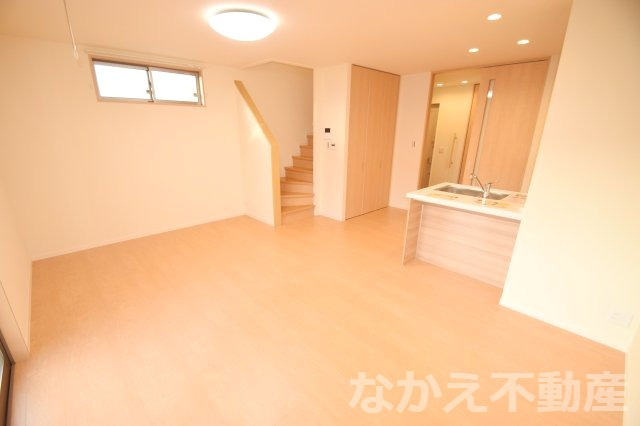 【居間・リビング】 | 個人の部屋や寝室として使える洋室です
