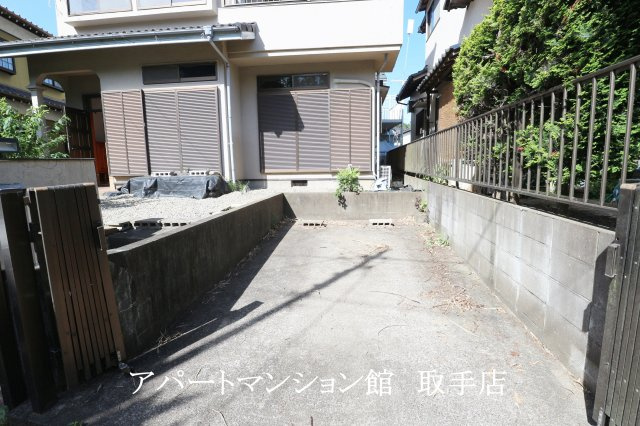 レトロ工場風リノベ戸建～隠れ家ヴィンテージ～の駐車場