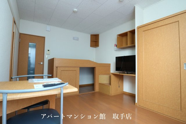 レオパレスシャイニーハイツＮの居間・リビング