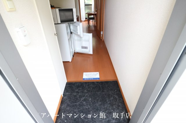 レオパレスシャイニーハイツＮの玄関