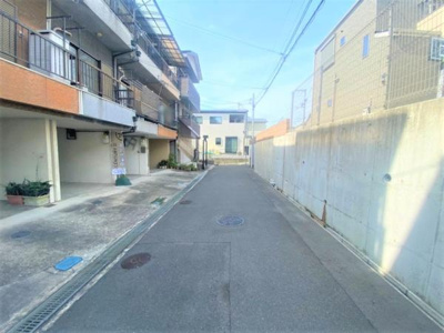 【前面道路含む現地写真】 | 北条3丁目中古一戸建て | JR片町線「四条畷」駅まで徒歩10分！商業施設が充実し買い物も便利です！