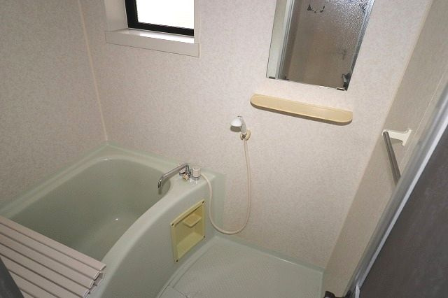 パークサイドアサヒB棟の浴室|コンパクトで使いやすいお風呂です