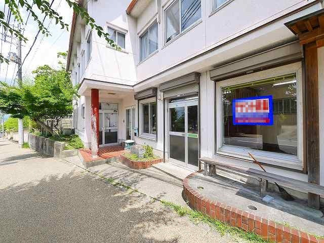 奈良市高畑町貸店舗の周辺