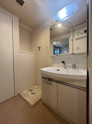 【独立洗面台】 | サンヒルズ吉塚(サンヒルズヨシヅカ) | 別号室の写真になります。現況優先。