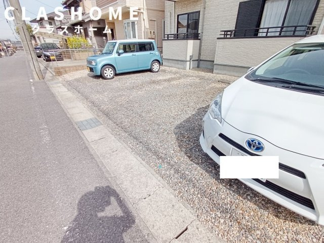 サンライズAの駐車場
