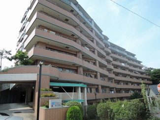 【外観】 | 総戸数１０９戸、平成１３年１２月築、管理人は日勤勤務につき管理体制良好です♪