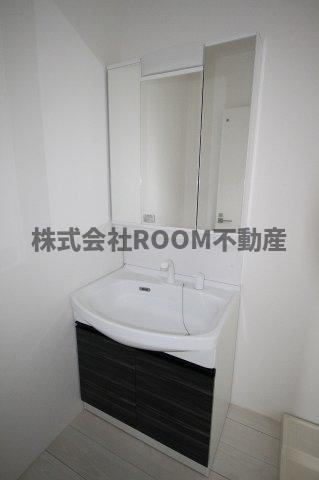 PALAZZOの独立洗面台|独立洗面台、小物を置くことができて便利です