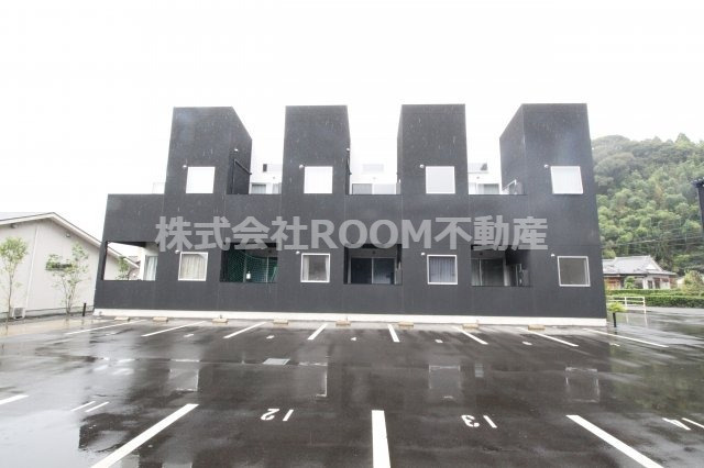 PALAZZOの駐車場|車をお持ちの方に嬉しい駐車場付きの物件です