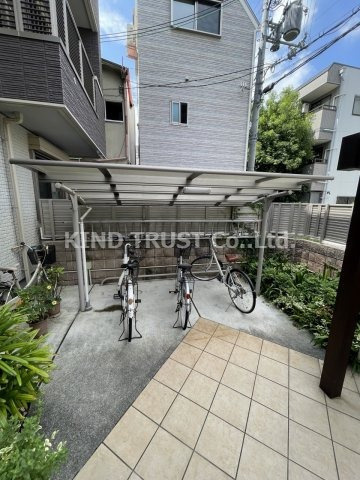 ショコライーヴの駐車場|駐車場があるので、車を買う予定の方も安心です