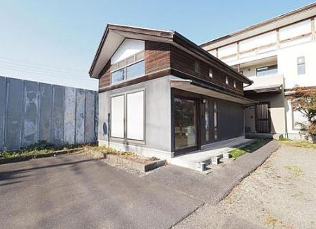 【中古】日高市下鹿山事務所付き中古住宅の外観|別棟事務所の外観