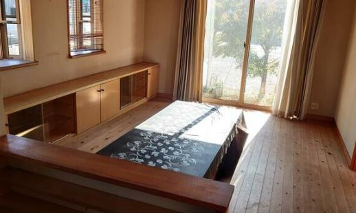 【中古】日高市下鹿山事務所付き中古住宅の居間・リビング|16帖のあたたかみあるLDK