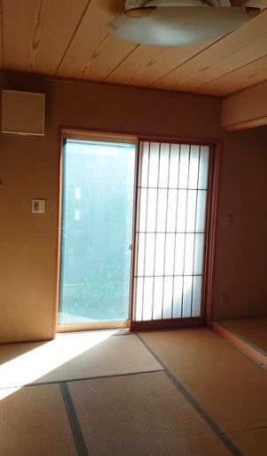 【中古】日高市下鹿山事務所付き中古住宅の和室|1F 6帖和室です♪