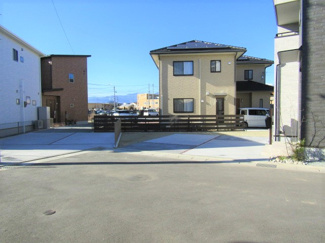 【前面道路含む現地写真】 | 前面道路含む現地写真です