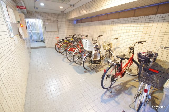 グランピア南森町　仲介手数料無料の駐車場
