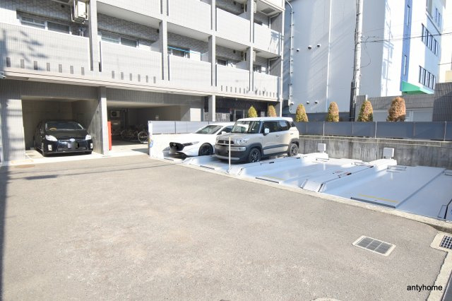 エスリード江坂公園　仲介手数料無料の駐車場