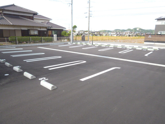 フランアンジュⅡの駐車場