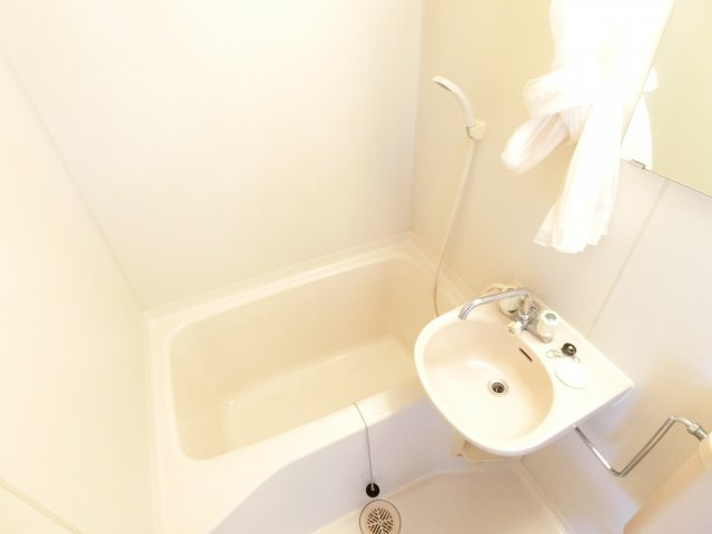 エステート松葉喜志ビルの浴室|別部屋の参考写真