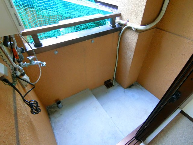 エステート松葉喜志ビルのバルコニー|別部屋の参考写真