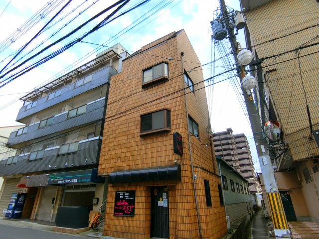 エステート松葉喜志ビルの外観