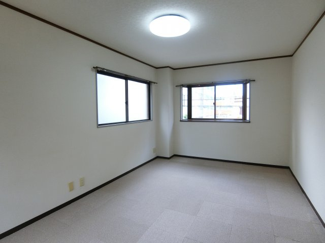 エステート松葉喜志ビルの居間・リビング|別部屋の参考写真