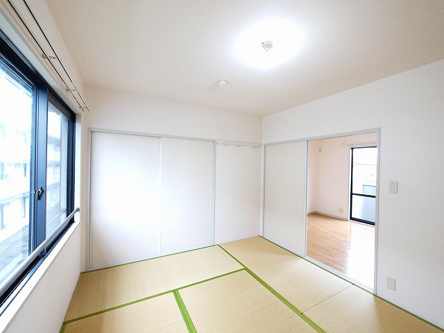 プレミール深田の内装|明るい色調の室内です