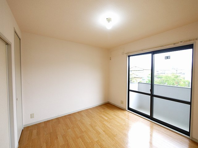 プレミール深田の洋室|使い勝手のいい洋室です