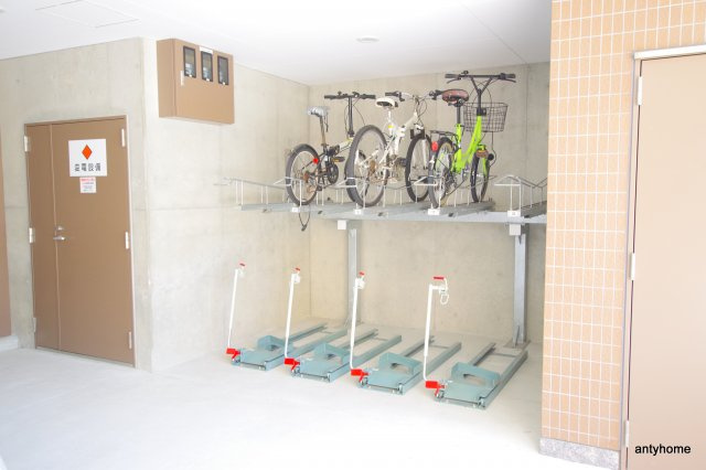 扇町公園プライマリーワン　仲介手数料無料の駐車場