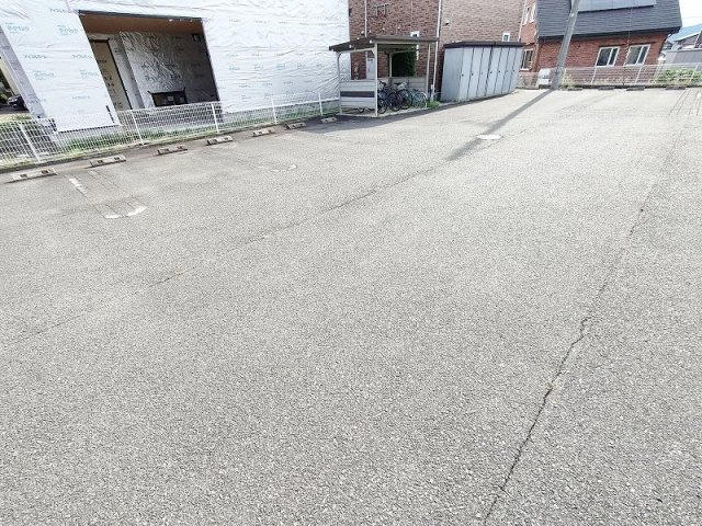 エヴァーグリーンの駐車場