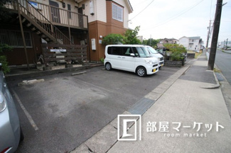 【駐車場】