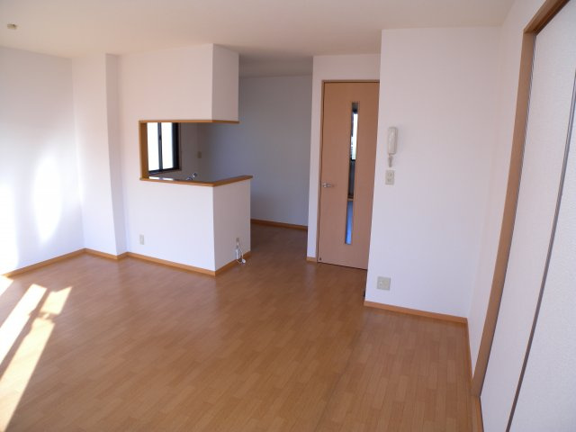 メゾンソレーユA棟の居間・リビング|メゾンソレーユ