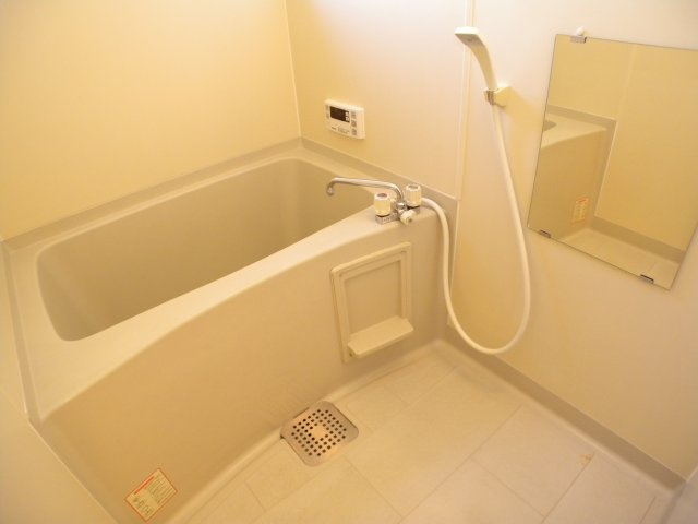 メゾンソレーユA棟の浴室|メゾンソレーユ