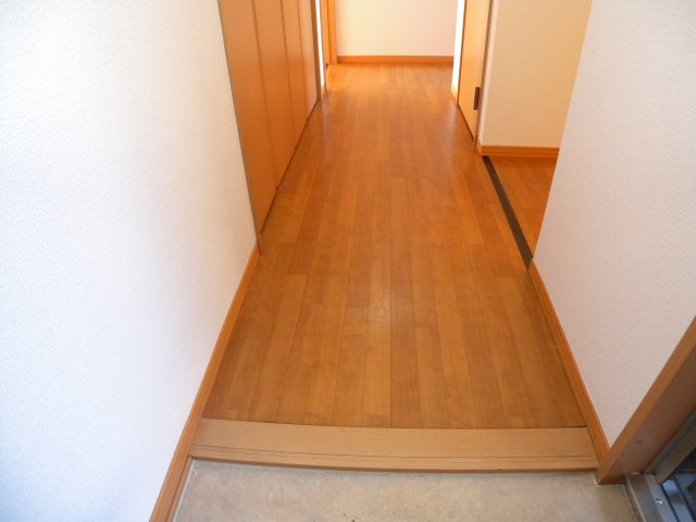 メゾンソレーユA棟の玄関|メゾンソレーユ