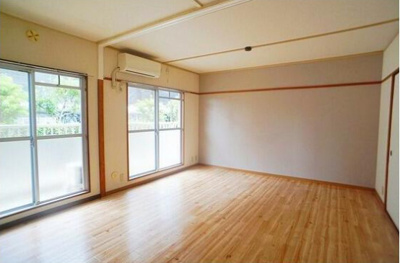 【居間・リビング】 | タイヨーハイツ | 南東向きで日当たり良好。