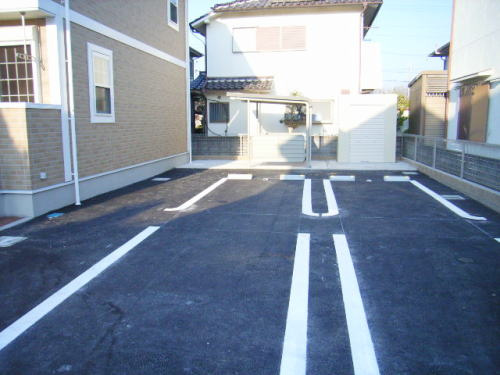 ロークアットの駐車場