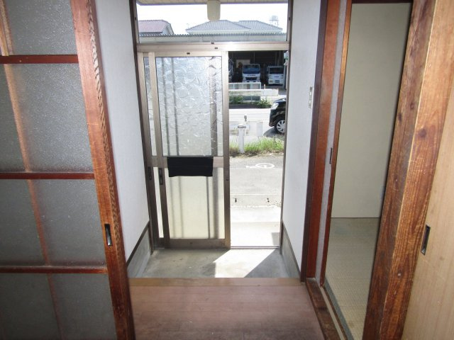 下山田ツヤ子戸建の玄関