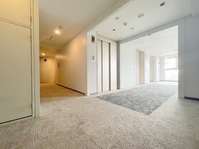 パークフィールドみさとテラ・ウエスト　4街区2号館のその他共用部分|玄関前の写真になります。