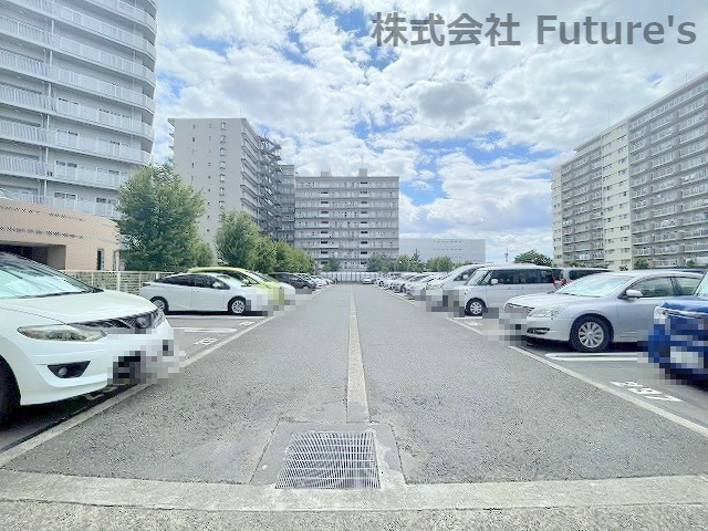 パークフィールドみさとテラ・ウエスト　4街区2号館の駐車場|駐車場の写真になります。
