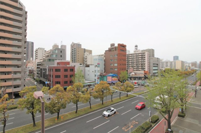 【展望】 | 南堀江三洋ハイツ | ◆全面が広々とした道路ですので開けた空間を確保できます！