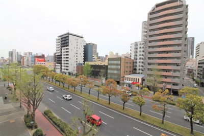 【展望】 | 南堀江三洋ハイツ | ◆全面が広々とした道路ですので開けた空間を確保できます！