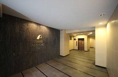 アドバンス心斎橋ラシュレ　BRAVI不動産のエントランス|【アドバンス心斎橋ラシュレ】清潔なエントランスです