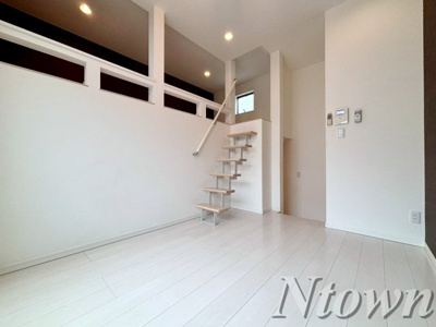 【居間・リビング】 | リヴェール | こちらのリビングで趣味の時間をお楽しみください