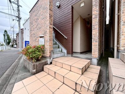 【エントランス】 | リヴェール | 落ち着いたエントランスです