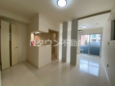 【居間・リビング】 | FELICEⅥ | こちらのリビングで趣味の時間をお楽しみください