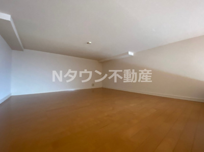 【その他】 | ネスト栄生 | 開放的な寝室です