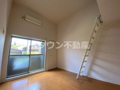 【居間・リビング】 | ネスト栄生 | おしゃれな居間です