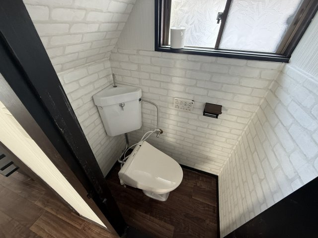 下谷上猪ころび戸建のトイレ