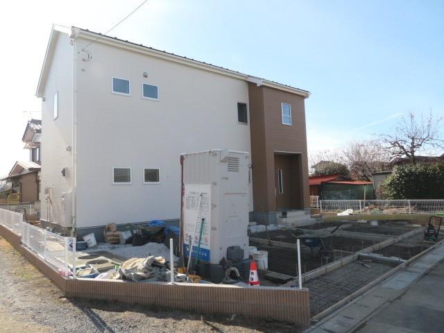 第２玉村町五料（全1棟）1号棟の外観|隣地との距離も保ちながらも綺麗な街並みに溶け込みました！
駐車スペースやお庭も十分に確保しています！