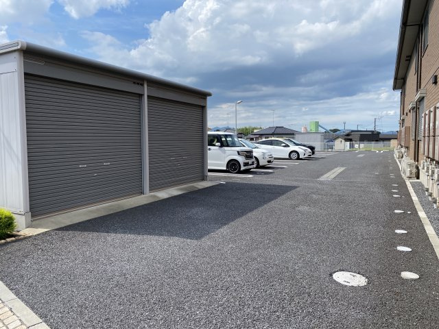 ボヌールロードの駐車場