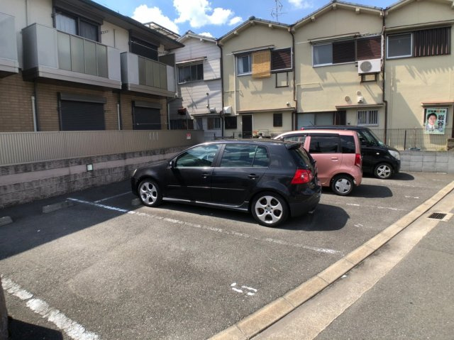 ボーナコムの駐車場