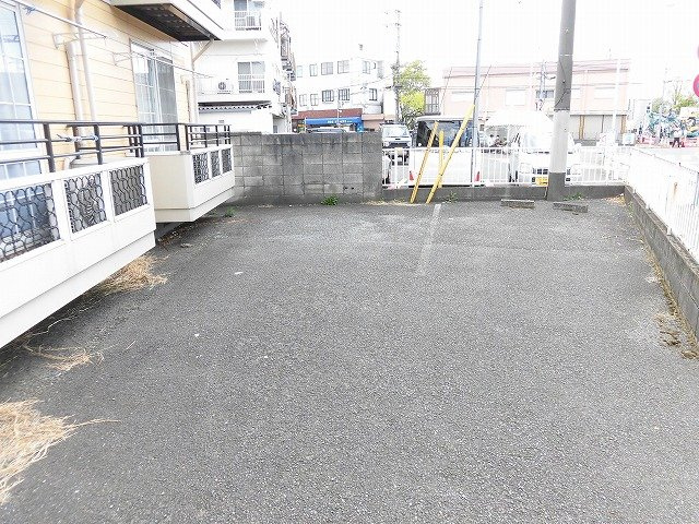 ツインズＢ棟の駐車場
